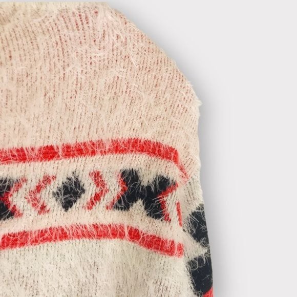 36 POINTS 5 Southwestern Eyelash Knit Sweater Size Small - Picture 4 of 6